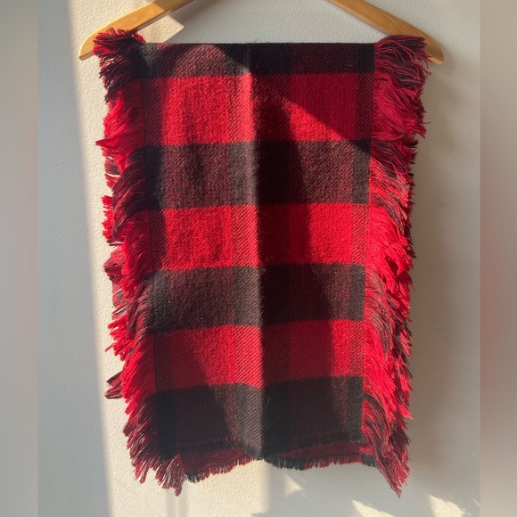 🦋 2/$20 Buffalo plaid scarf NWOT - Picture 2 of 2